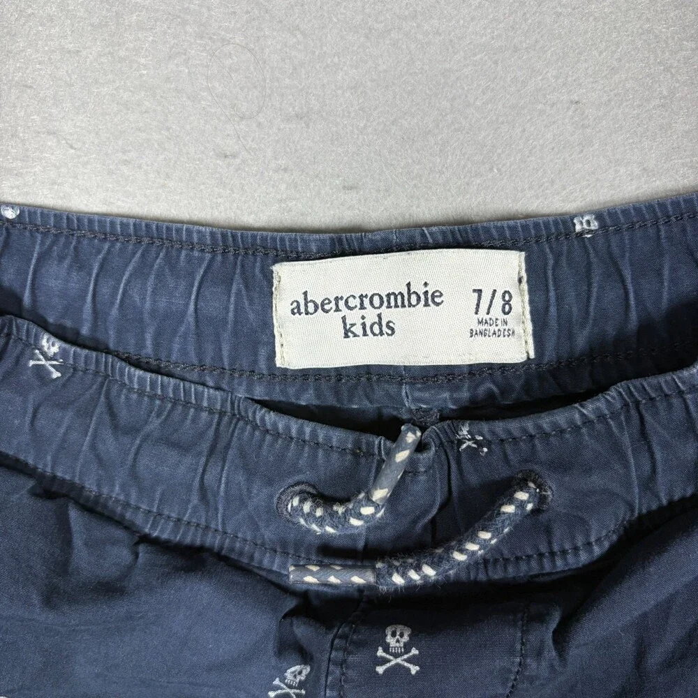 Abercrombie & Fitch Boys Size 7-8 Chino Shorts navy blue with pirates